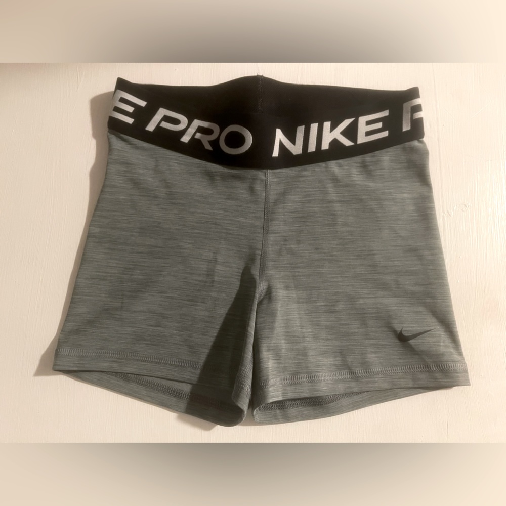 Nike Pro Shorts Size Small Grey